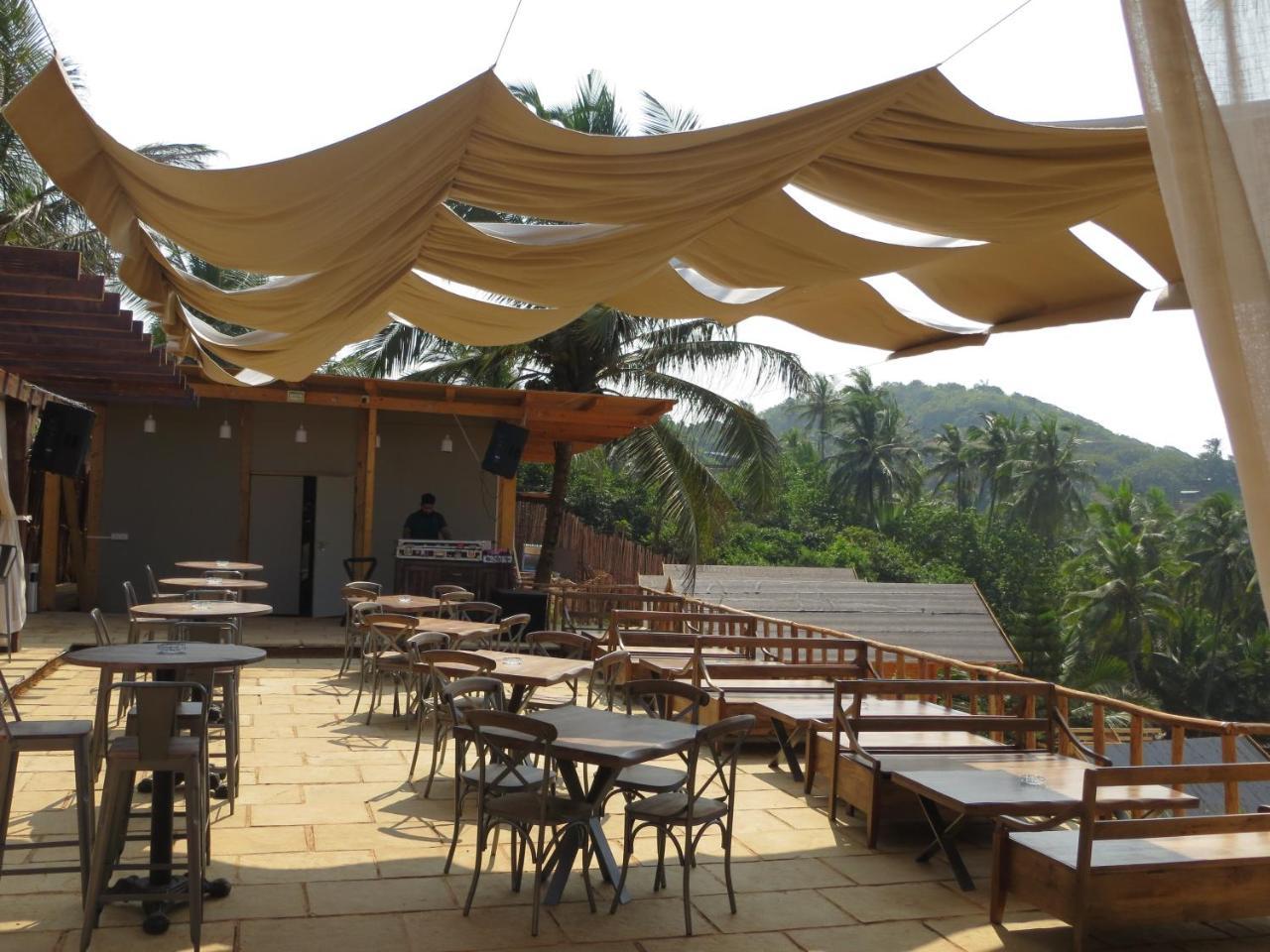 Larive Beach Resort Vagator Ngoại thất bức ảnh