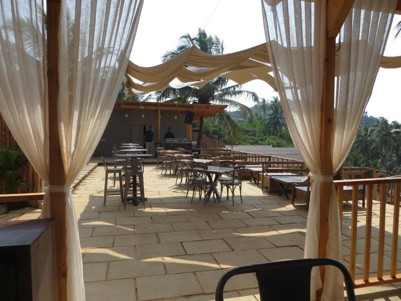 Larive Beach Resort Vagator Ngoại thất bức ảnh