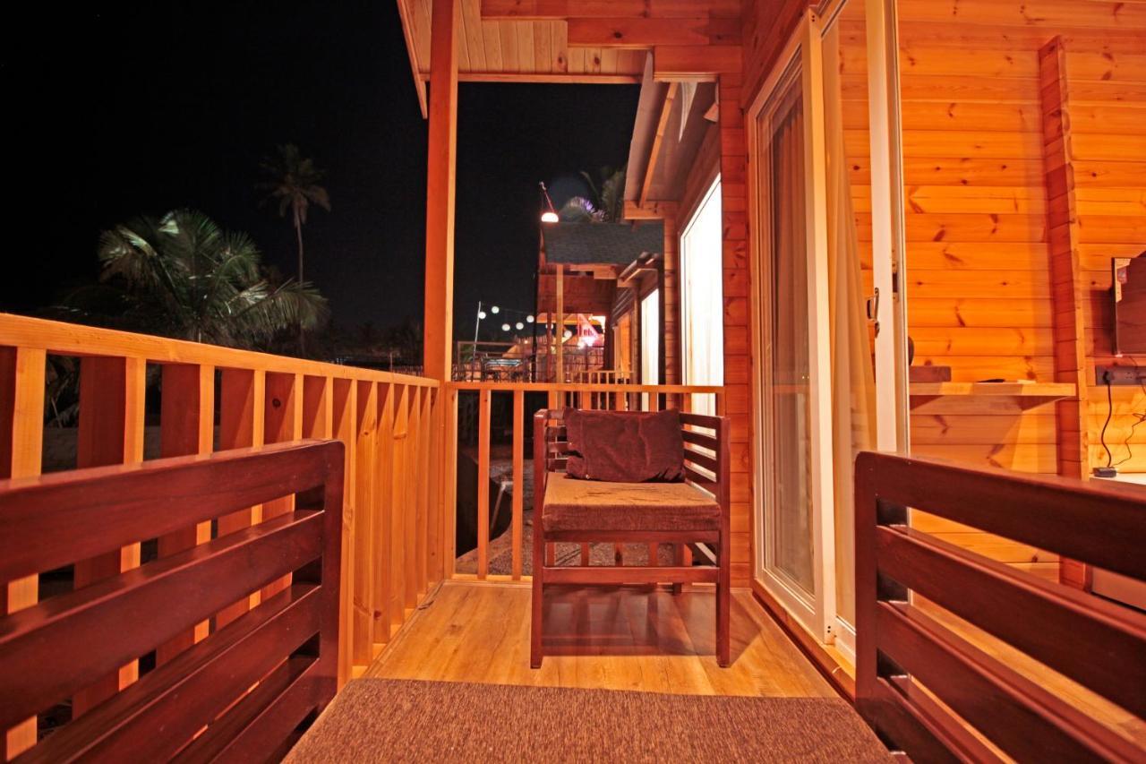 Larive Beach Resort Vagator Ngoại thất bức ảnh